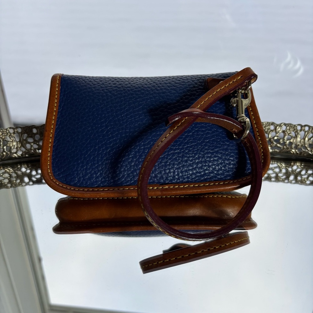 Vintage Dooney and Bourke Wristlet Blue Pebbled Leather Brown Trim Minimalist Go - Picture 4 of 10